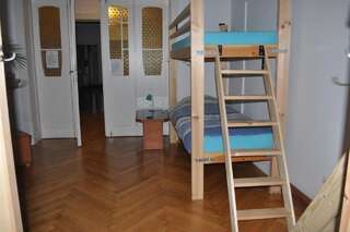 Хостелы Açai Hostel Bydgoszcz Быдгощ Односпальная кровать в общем номере для мужчин и женщин-2