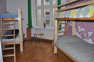 Хостелы Açai Hostel Bydgoszcz Быдгощ Односпальная кровать в общем номере для женщин-3