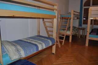 Хостелы Açai Hostel Bydgoszcz Быдгощ Односпальная кровать в общем номере для мужчин и женщин-3